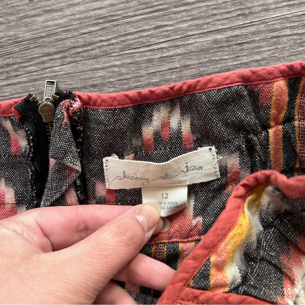High-Waisted Patterned Mini Skirt - Picture 6 of 7